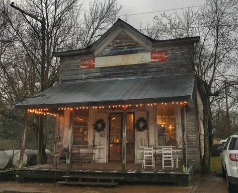 The Ultimate Hidden Gem Road Trip In Mississippi Mississippi Aesthetic, Things To Do In Mississippi, Old General Stores, Mississippi Travel, Country Stores, Southern Mississippi, Adventure Ideas, Usa Roadtrip, Old Country Stores