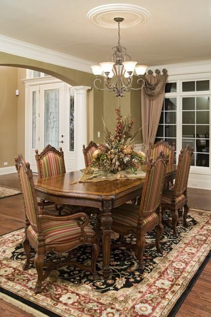 Small details and decorative accents are very important parts of dining room design in classic style Dining Room Design Classic, Tuscan Dining Room, Traditional Dining Room Furniture, Traditional Dining Rooms, Dining Room Paint, Tuscan Kitchen, Dining Design, Traditional Dining, Traditional Dining Room