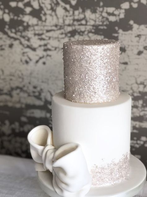 Sparkly Wedding Cakes, Wedding Cake Base, 2 Tier Wedding Cake, Two Tier Wedding Cake, Wedding Cake Designs Simple, 25 Anniversary Cake, Sparkly Cake, 2 Tier Wedding Cakes, Fondant Flower Cake