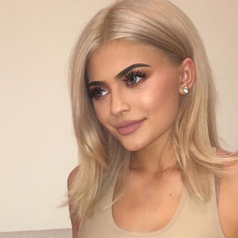 23.7k Likes, 84 Comments - ARIEL (@makeupbyariel) on Instagram: “#kyliejenner X #makeupbyariel ❤️❤️(Brows using @anastasiabeverlyhills brow wiz in soft brown😍)” Kylie Jenner Hairstyles, Kylie Jenner Blonde Hair, Jenner Hairstyles, Kylie Jenner Blonde, Stile Kylie Jenner, Jenner Hair, Kendall Jenner Makeup, Kylie Jenner Hair, Looks Kylie Jenner