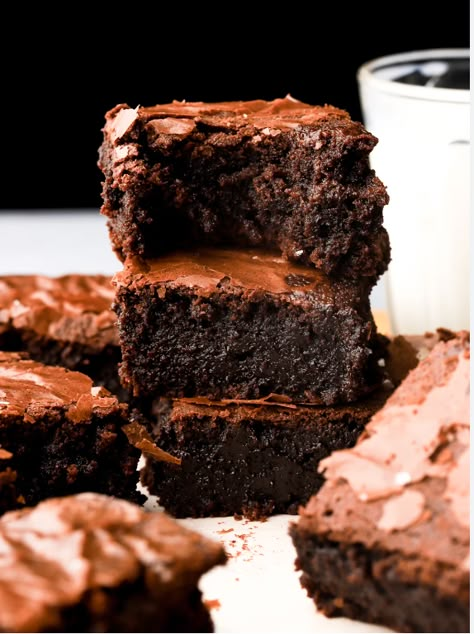 Healthy Sweet Potato Brownies Potato Brownies, Fudgy Brownie Recipe, Peppermint Marshmallows, Brownies Recipes, Sweet Potato Brownies, Vegan Brownies, Fudgy Brownie, Healthy Brownies, Stuffed Sweet Potato Healthy