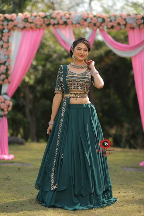 Simple Choli Ideas, Lehnga Designs Latest For Girls, Leganha Designs Simple, Lahga Choli Designer Party Wear, Lehenge Ke Design, Lahga Choli Designer, Long Skirt And Top Indian Wedding, Simple Choli Designs Latest, New Choli Design