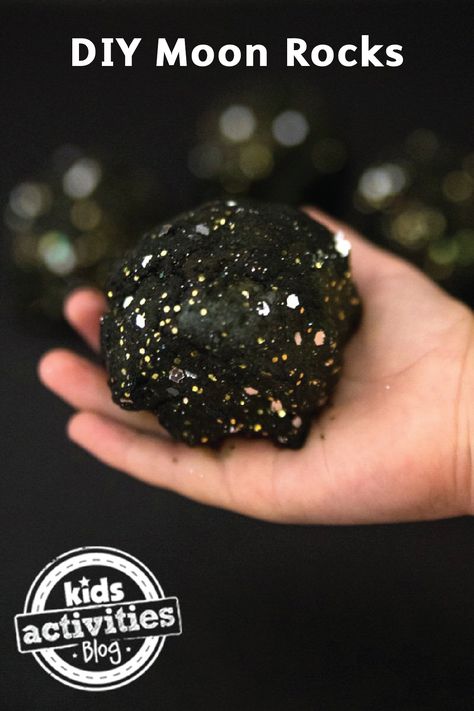 Get your kids wondering about outer space with this fun playtime craft. Have them add water to “moon sand,” (a combination of baking soda, black food coloring, and glitter) and then mold the mixture into moonrocks! Space Books For Kids, Moon Activities, Space Activities For Kids, Diy Moon, Moon Sand, Black Food Coloring, Moon Rocks, Moon Crafts, Space Activities