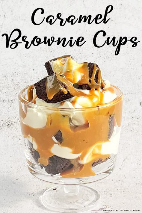 Brownie Desert Cups, Caramel Brownie Cheesecake Cups, Brownie Parfait Cups, Dessert Cups Recipes Simple, Trifle Desserts Mini, Caramel Dessert Ideas, Brownie Cheesecake Cups, Brownies In A Cup, Mini Desserts For Parties In Cups