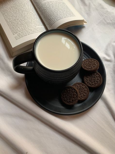 Milk And Cookies Aesthetic, Oreo Aestethic, Brown Wonyoungism, Oreos Aesthetic, Chocolate Milk Aesthetic, Aesthetic Oreo, Oreo And Milk, Oreo Aesthetic, Oreos And Milk