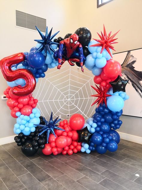 Spiderman Birthday Party Backdrop, Spiderman Cake Ideas Spider Man 3rd Birthday, Spidey And His Amazing Friends Balloons, Spider Man Balloon Arch, Spidy Birthday Theme, Spiderman Birthday Food, Spidey And His Amazing Friends Birthday Decorations Ideas, Circle Balloon Arch Ideas, Spider Man 1st Birthday