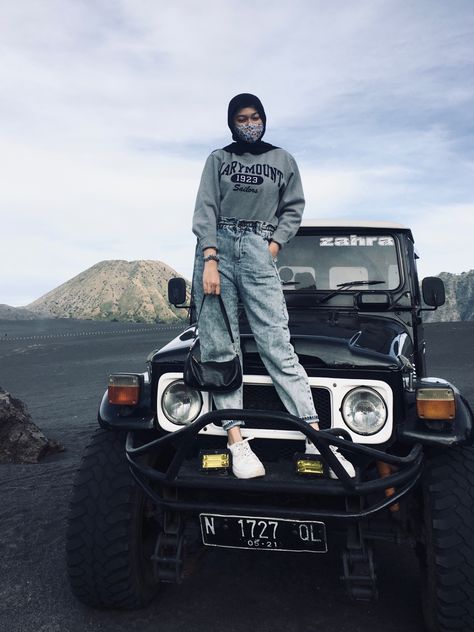 Dieng Wonosobo, Hijabi Fashion Casual, Fashion Hijab, Hijabi Fashion, Hiking Outfit, Fit Check, Jeep, Korean Fashion, Outfit Ideas