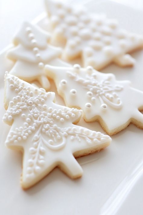 Christmas cookie recipes are a delicious way to celebrate the holidays with friends and family.  These recipes offer a range of flavors, designs, and difficulty levels, so you can find the perfect option to impress your guests.  From elegant gingerbread houses to whimsical sugar cookies, these festive treats are sure to be a hit. Gingerbread Wedding Cookies, Elegant Christmas Cookies, Gingerbread Wedding, Holidays With Friends, Christmas Cookies Recipes, Honey Glazed Ham, Christmas Cookie Recipes, Impressive Recipes, Oatmeal Raisin Cookies