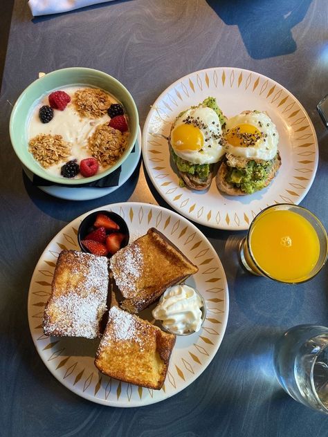 los angeles hollywood breakfast brunch food Breakfast Los Angeles, Los Angeles Food, Los Angeles Hollywood, Brunch Food, Morning Food, Brunch Recipes, Breakfast Brunch, Breakfast Recipes, French Toast