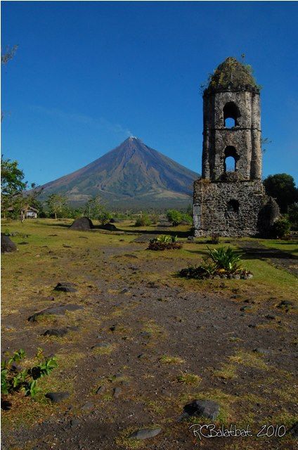 Legaspi City, Albay, Philippines Mount Apo, Albay Philippines, Mount Mayon, Bicol Philippines, Volcano Drawing, Asian Scenery, Volcano Projects, Philippine Travel, Mayon Volcano