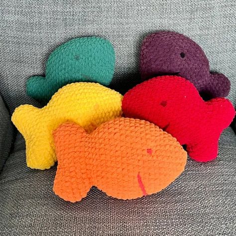 Colorful Fish Crackers Crochet Pattern by Cuddle Roo Shop - Here is a super cute and beginner-friendly Colorful Fish Cracker crochet pattern from Cuddle Roo Shop! These adorable little crochet fish will add a splash of fun to any decor! (paid pattern) Crochet Goldfish Cracker, Crochet Goldfish Cracker Pillow Pattern Free, Goldfish Cracker Crochet Pattern, Fun Crochet Pillow Patterns, Crochet Gifts For Kids Free Pattern, Goldfish Crochet Pattern Free, Crochet Goldfish Pattern Free, Crochet Toys For Kids, Crochet Fish Pillow