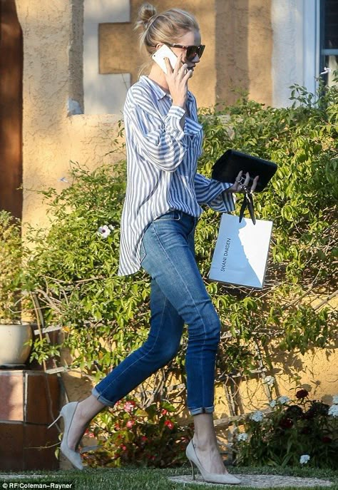 Striped Shirt Outfit, Rosie Huntington Whiteley Style, Olivia Culpo, Huntington Whiteley, Rosie Huntington Whiteley, Street Style Inspiration, 가을 패션, Casual Street Style, Looks Style