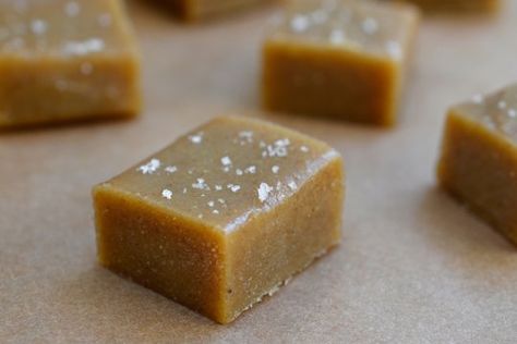 Raw Recipe: Tahini-Date Salted Caramels Salted Caramel Recipes, Salted Caramels, Dessert Recipies, Date Recipes, Raw Desserts, Munnar, Caramel Recipes, Paleo Dessert, Vegan Sweets