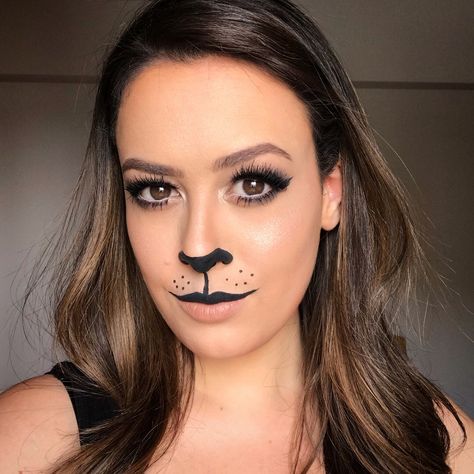 Lion Makeup Easy, Simple Lion Face Paint, Lion Face Paint Easy, Lion Face Paint, Zebra Makeup, Lion Makeup, World Book Day Ideas, Animal Makeup, Diy Classroom Decorations