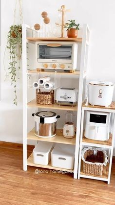 Get ready to transform your kitchen into a chic, organized, and highly functional space! These must-have accessories are perfect for making your cooking experience smoother and more enjoyable. You deserve a kitchen you love! 💖 #OrganizedLiving #StylishKitchen #CulinaryGoals #DesignAndFunction Small Apartment Inspiration Kitchen, Organized Small Kitchen, Kitchen Ideas Open Shelves, Small Kitchen Room Ideas, Kitchen Small Ideas, Simple Small Kitchen Ideas, Small Kitchen And Dining Room Ideas, Open Shelf Kitchen Ideas, Very Small Kitchen Ideas