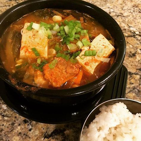 Ahjummarecipes.com | Instant Pot Kimchi Stew (김치찌개, Kimchi Jjigae) Kimchi Jjigae Aesthetic, Korean Comfort Food, Kimchi Jjigae, Kimchi Stew, Easy Korean Recipes, Spicy Stew, Aesthetic Foods, Korean Cooking, Korean Recipes