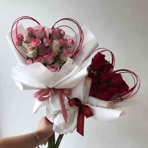 Diy Bouquet Wrap, Valentine Bouquet, Luxury Flower Bouquets, Bouquet Box, Flower Bouquet Diy, Flower Gift Ideas, Boquette Flowers, Flowers Bouquet Gift, Bouquet Wrap