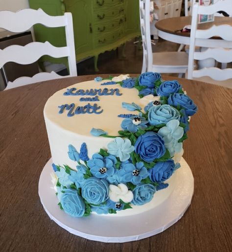 Simple Flower Icing Cake, Light Blue Cake With Flowers, Blue Flower Cake Ideas, Birthday Cake With Blue Flowers, Blue Floral Cake Birthday, Cakes With Blue Flowers, Blue Birthday Cakes For Women, Blue Flowers Cake, Wedding Cake Flowers Cascade