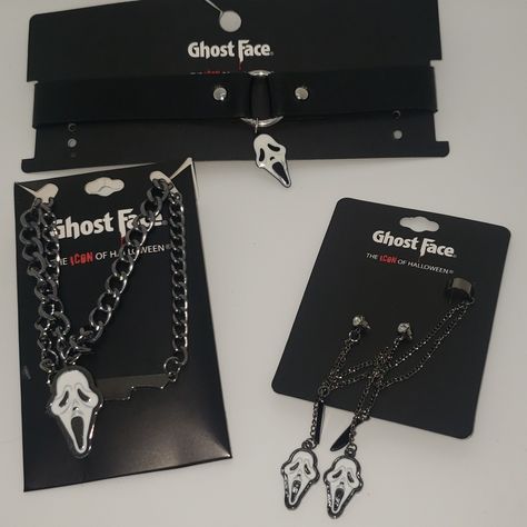 All New In Packaging. 1 Ghostface Choker Necklace 1 Set Of Ghostface Cuff Earrings 1 Ghostface Necklace Ghostface Jewelry, Ghostface Necklace, Scream Jewelry, Scream Necklace, Horror Room, Honey Bee Earrings, Hot Topic Jewelry, Ghostface Scream, Glitch Wallpaper