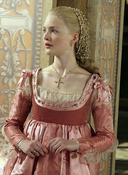 The Borgias vs. Borgia: Faith, Fear, and Fashion – Borgias Costumes, Holliday Grainger, Lucrezia Borgia, The Borgias, Medieval Dress, Period Costumes, Historical Costume, Historical Dresses, Fantasy Fashion