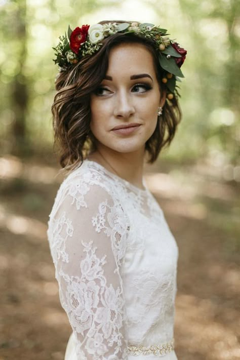 Romantic Hairstyle for Short Hair Wedding Hairstyles Medium Length, Romantic Wedding Hair, Short Wedding Hair, Short Hairstyle, Wedding Crown, Wedding Hair And Makeup, Bridal Flowers, Floral Crown, Bride Hairstyles