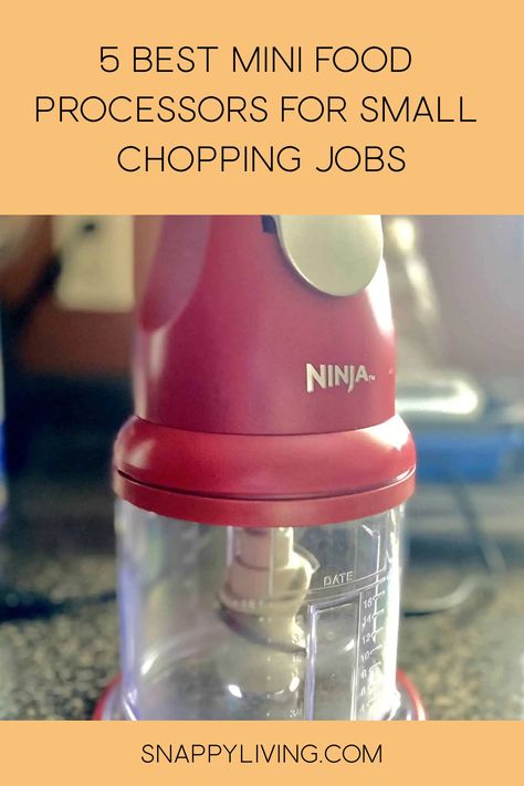 Mini food processors are great for small food processing jobs. They’re so easy to use and clean.. Find some of the best ones to choose from here! Foodie Mini Brands, Mini Portable Blender, Mini Brands Foodies, Small Food, Vegetable Chopper, Dish Rag, Food Processing, Electric Foods, Soft Foods