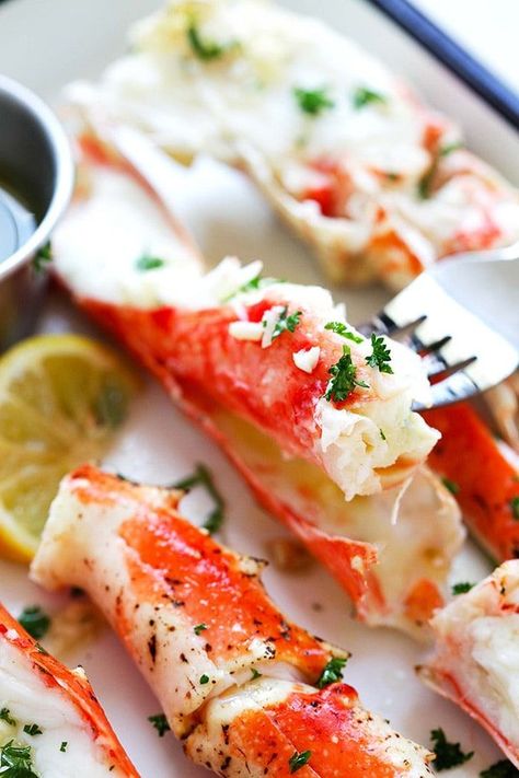 30 Unconventional Thanksgiving Recipes » LADY DECLUTTERED King Crab Recipe, King Crab Legs Recipe, Crab Legs Recipe, Crab Recipes, Crab Legs, Lemon Butter, Summer Dinner, Baked Salmon, Seafood Dishes