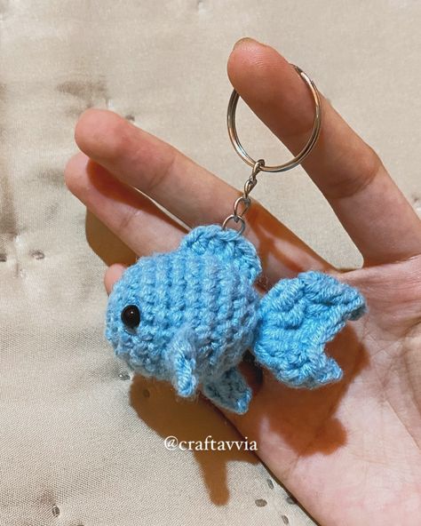 Goldfish . . . #goldfish #fish #amigurumi #amigurumidoll #crochet #crochetaddict #crocheting #crochetersofinstagram #doll #amigurumidoll #amigurumiaddict #amigurumicrochet #amigurumitoys #smallbusiness Crochet Fish Keychain, Goldfish Crochet, Crochet Goldfish, Amigurumi Fish, Crochet Fish, Crochet Stitches Patterns, Goldfish, Fabric Art, Crochet Stitches