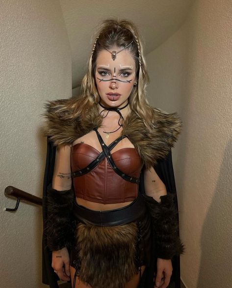 Lagertha Costume, Vikings Costume Diy, Crazy Halloween Makeup, Barbarian Costume, Viking Birthday, Viking Halloween Costume, Mad Max Costume, Vikings Halloween, Fair Outfits