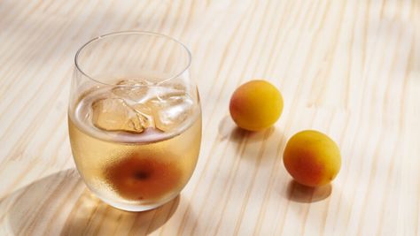 Recipe: Japanese Ume Plum Syrup Juice - Savvy Tokyo Plum Juice Recipes, Plum Drink, Plum Syrup, Vegan Beverages, Plum Vinegar, Plum Juice, Sour Plum, Recipe Japanese, Japanese Plum