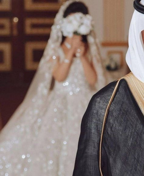 Simple Elegant Wedding Dress, Muslimah Wedding, Big Wedding Dresses, Wedding Portrait Poses, Engagement Pictures Poses, Wedding Photoshoot Poses, Arab Wedding, Wedding Details Photography, Wedding Picture Poses