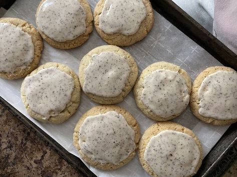 I Could *Not* Believe How Easy The Taylor Swift Chai Cookies Were To Make Vanilla Chai Shortbread Cookies, Taylor Swift Chai Cookies, Autumn Bakes, Chai Cookies Recipe, Cookie Perfection, Chai Cookies, Monthly Ideas, Pumpkin Banana Bread, Ella Bella