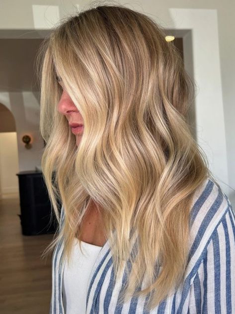 Honey Blonde With Money Piece, Natural Light Blonde Hair, Dimensional Honey Blonde, Level 7 Blonde, California Blonde Hair Sun Kissed, Money Piece Hair Ideas, Beige Blonde Balayage, Warm Blonde Hair, Bright Blonde Hair