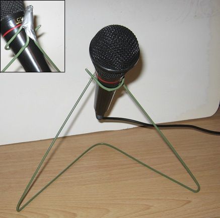 cheap, quick, dirty. mic stand out of clothes hanger. Diy Desktop, Recording Studio Home, Mic Stand, Microphone Stand, Metal Hanger, Metal Clothing, Wire Hanger, Wire Hangers, Metal Hangers