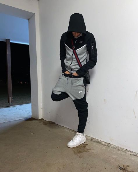 Roadmen Outfits, Nike Tech Boys, Black Nike Tech Outfit, Tech Fleece Outfit, Nike Tech Fit, Nike Tech Fleece Outfit Men, Us Drip, Tech Nike, Nike Tech Fleece Tracksuit