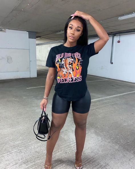 Two Piece Shorts Set, Graphic Tee Outfits, Black Two Piece, Birthday Outfits, Womens Clothing Stores, Shorts Set, Black T Shirt, Letter Print, Short Sets