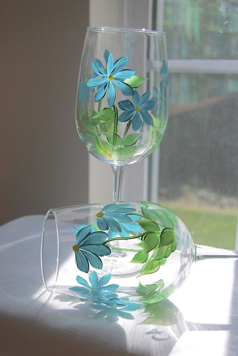 Water Glass Painting, Glass Bottle Painting Acrylics, Diy Wine Glass Painting, Glass Cup Painting, Wine Glass Painting, Blue Wildflowers, Painted Glass Bottles, Wine Glass Designs, Best Girlfriend