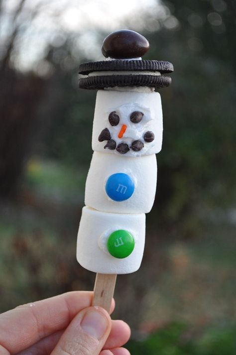 Marshmallow Snowman 2 Snow Day Activities For Kids, Marshmallow Snowmen, Snow Day Activities, Snow Crafts, Marshmallow Snowman, How To Make Marshmallows, Marshmallow Man, Preschool Winter, Night Book