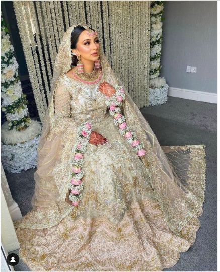 Walima Dresses Pakistani Brides, Flower Bangles, Nikkah Outfit, Arabic Wedding Dresses, Nikah Outfit, Nikah Dress, Walima Dress, Nikkah Dress, Asian Bridal Dresses