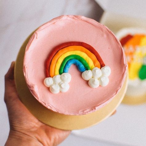 Rainbow Mini Cake, Mini Rainbow Cake, Rainbow Cake Simple, Rainbow Cake Designs, Rainbow Cake Birthday, Rainbow Buttercream, Rainbow Frosting, Bento Cakes, Pastel Cupcakes