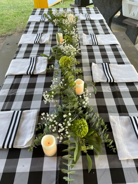 Barbeque Table Ideas, Bbq Theme Dinner Party, Classy Barbeque Party, Black And White Bbq Party, Elegant Bbq Party Decor, I Do Bbq Decorations Table Settings, Upscale Bbq Party, Classy Bbq Party, Bbq Table Decorations