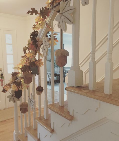 Fall Railing Decor, Fall Banister Decor, Fall Staircase Decor, Fall Staircase, Banister Decor, Staircase Garland, 2023 Thanksgiving, Interior Stair Railing, Staircase Decor