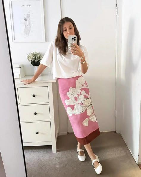 Zara Summer Outfits, Skirt With Shirt, T Shirt Outfits, Zara Spring, Outfits To Try, Zara Summer, Skirt Inspiration, Satin Lingerie, Lace Slip Dress