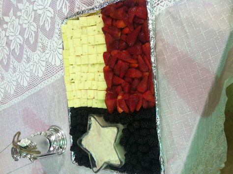 Texas flag fruit tray❤💙 Texas Theme Party Ideas, Texas Themed Party Food, Texas Theme Birthday Party, Texas Themed Food, Texas Birthday Party, Texas Themed Party, Texas Party Decorations, Welcome Back Party, Cowboy Food