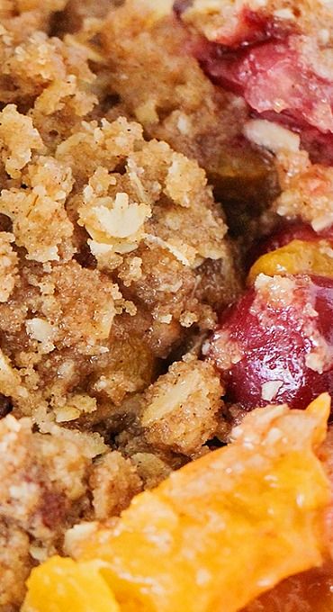 Cherry Peach Crisp Cherry Peach Crisp, Cherry And Peach Cobbler, Summer Crisp Dessert, Peach Cherry Cobbler, Peach Cherry Pie, Sweet Cherry Recipes, Clay Desserts, Peaches And Cherries, Cherry Crisp Recipe