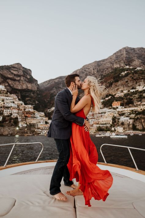 Yatch Boat Engagement, Yatch Boat Pre Wedding, Yacht Couple Photoshoot, Boat Elopement, Boat Engagement Photos, Boat Photoshoot, Amalfi Coast Wedding, Top Pic, Proposal Photos