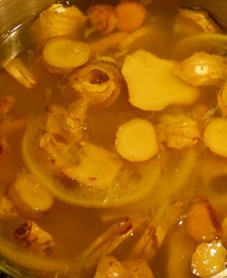 Ginger Tumeric Tea, Ginger Lemon Honey Tea, Garlic Tea, Ginger Tea Recipe, Bulletproof Vest, Health Benefits Of Ginger, Lemon Honey, Ginger Benefits, Lemon Drink