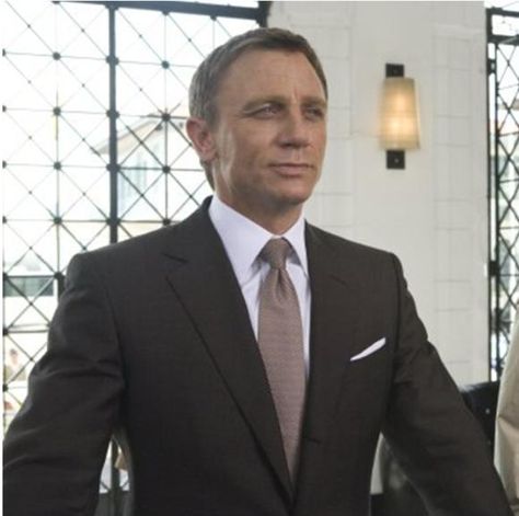 A confident Bond. James Bond Quantum Of Solace, Quantum Of Solace, Daniel Graig, New James Bond, Sundance Kid, Olga Kurylenko, Film Pictures, Tom Ford Suit, 007 James Bond