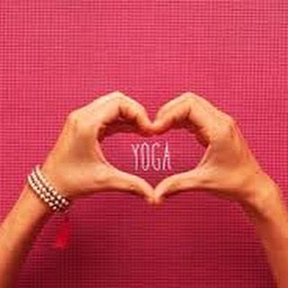 The heart <3s yoga. Care for one of your body's most essential organs through regular yoga practice! http://ow.ly/RR8MN Yoga For Flat Belly, Massage Marketing, Learn Yoga Poses, Yoga Progress, Valentine Photo Shoot, Partner Yoga, Yoga Philosophy, How To Start Yoga, Yoga Body