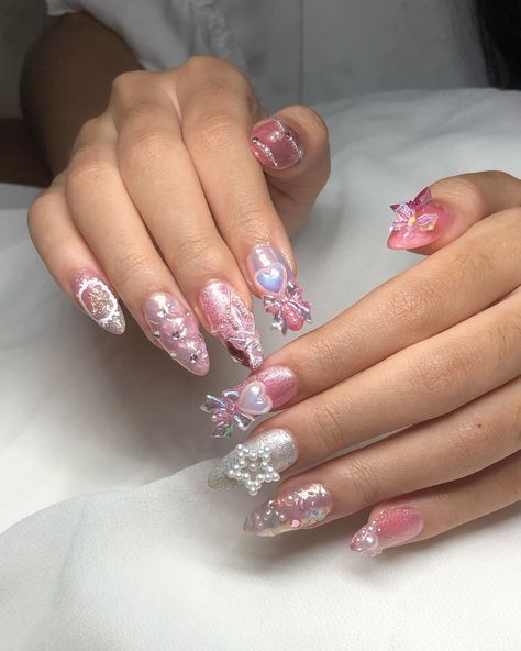 MAGICALLLLLL GIRLLLLLLLL Uwu Style, Rave Nails, Hello Nails, Asian Nails, Vibrant Nails, Pink Vest, Pretty Gel Nails, Really Cute Nails, Almond Nail